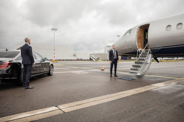 Cheval Blanc Paris Exclusive VIP Airport Meet and Greet, Transfers